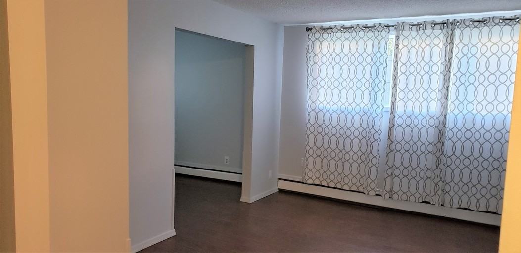 5103 50 St #4 - Photo 2 of 5