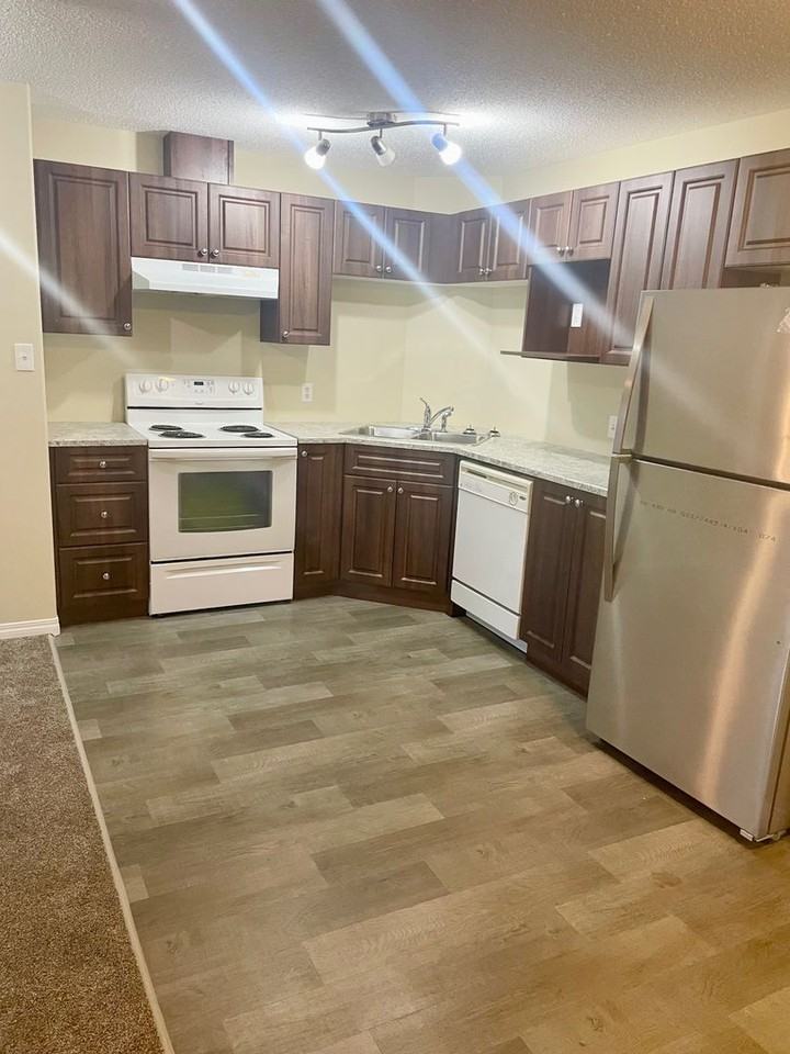 Two Bed, Two Bath Condo Located In The Hamptons With Two Parking Stalls