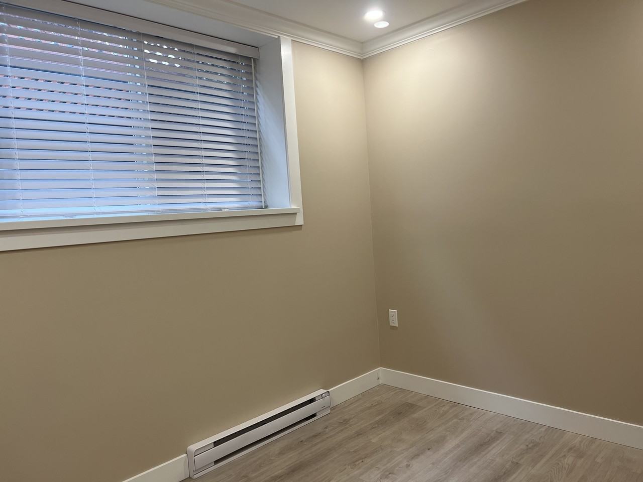 15418 33A Avenue - Photo 2 of 9