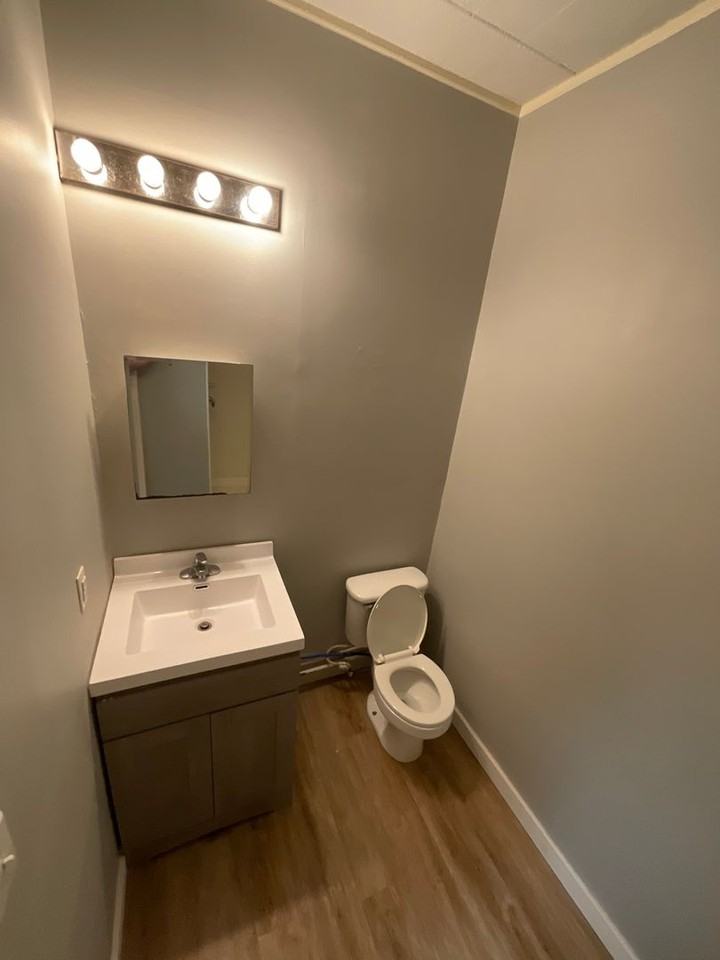 213 S Lincoln St - Photo 7 of 9