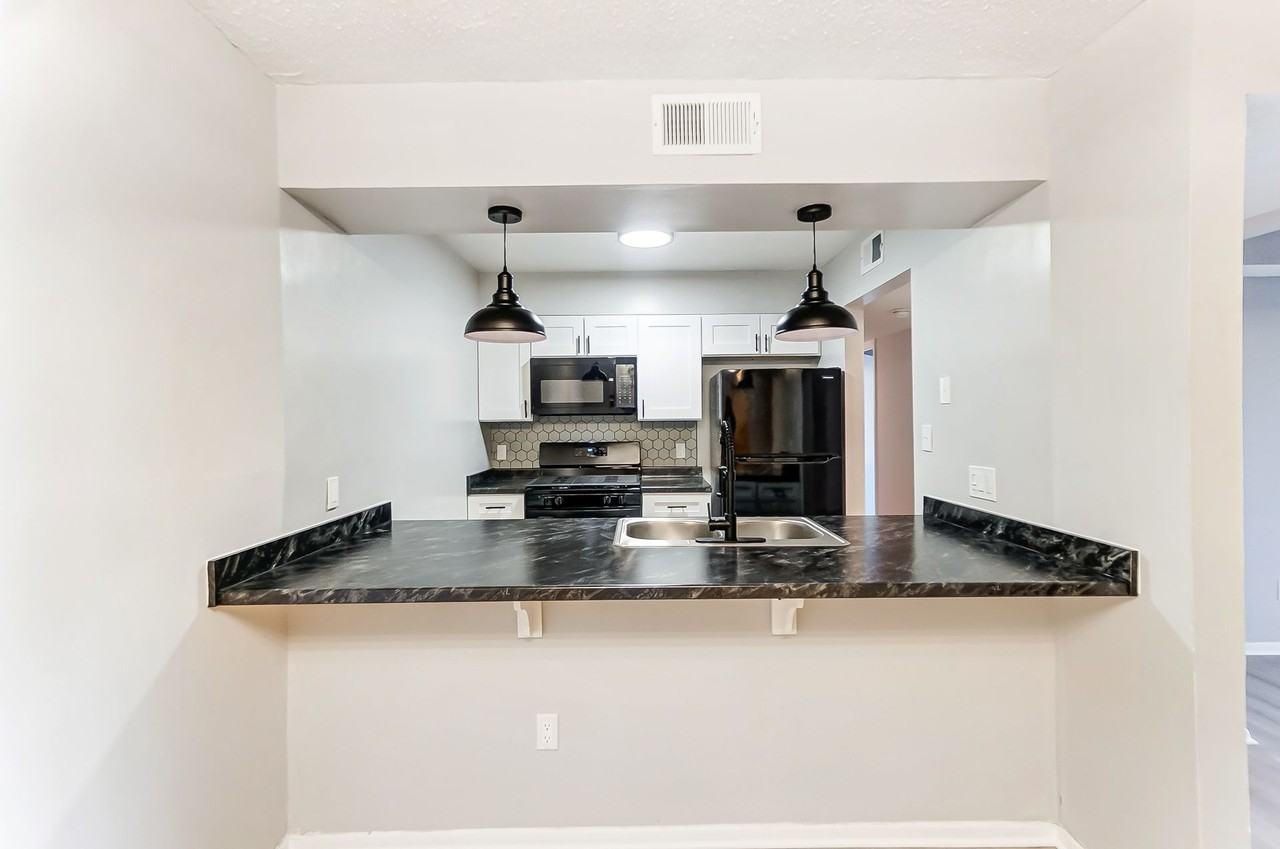 Coventry Court West - Photo 3 of 50