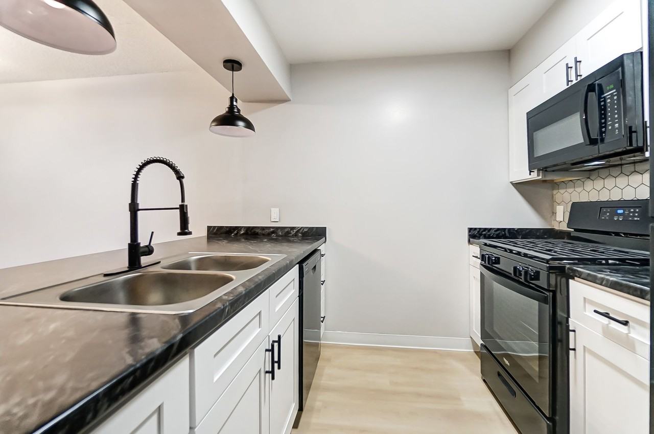 Coventry Court West - Photo 4 of 50