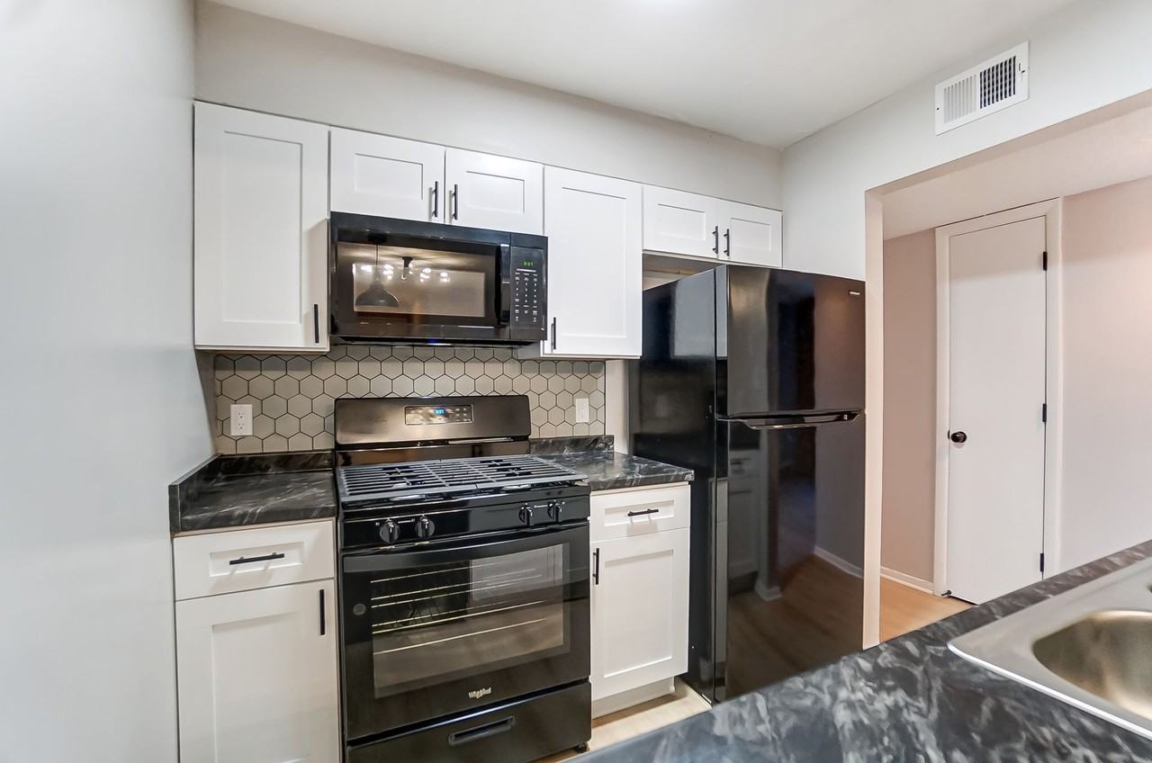 Coventry Court West - Photo 6 of 50