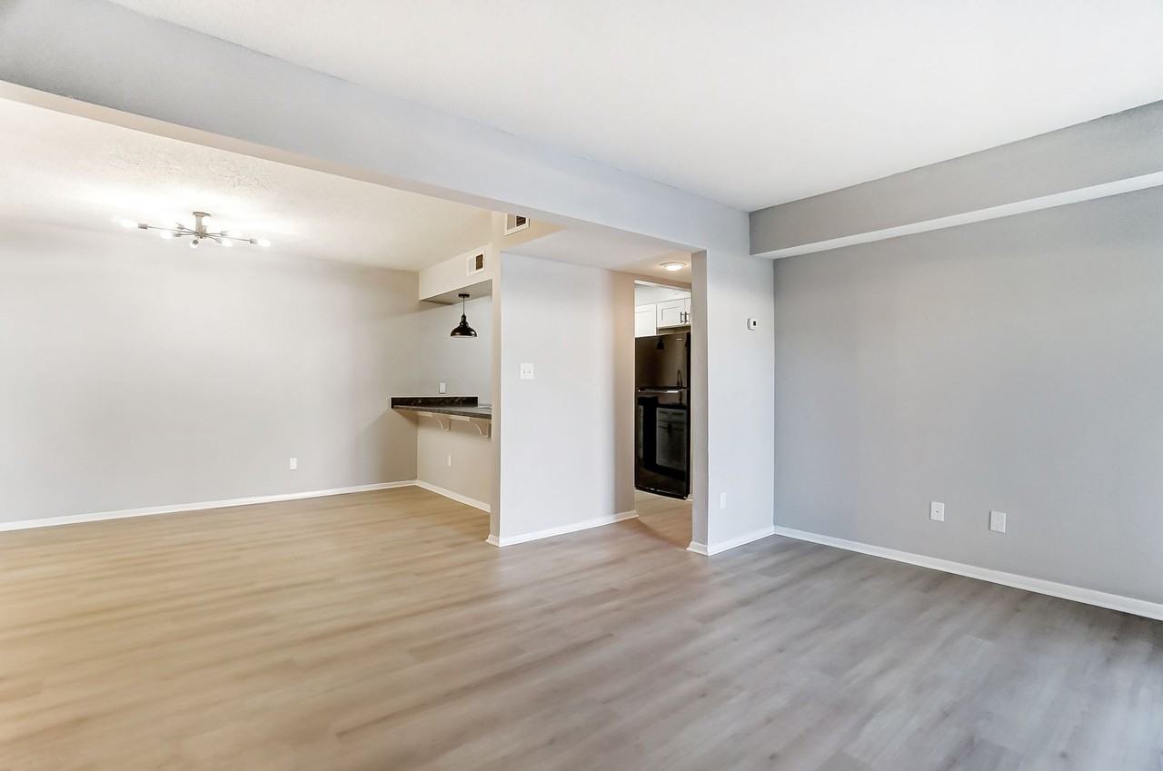 Coventry Court West - Photo 7 of 50