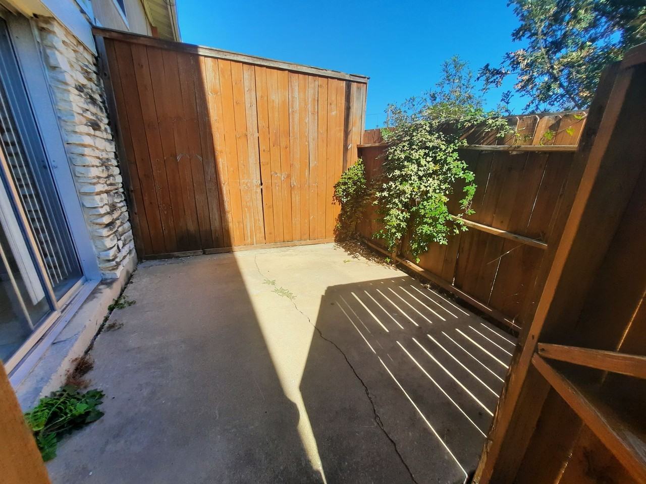 7206 Creekside Drive - Photo 3 of 31