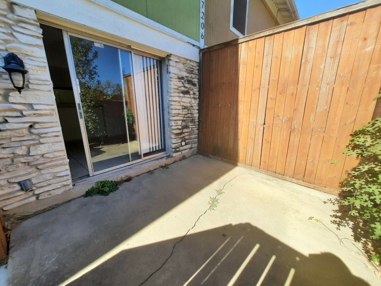 7206 Creekside Drive - Photo 4 of 31