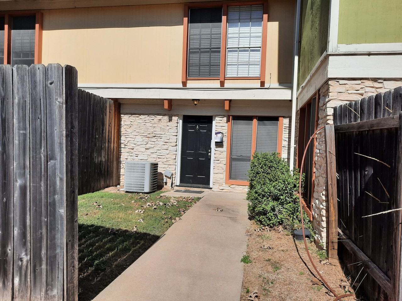 7206 Creekside Drive - Photo 5 of 31