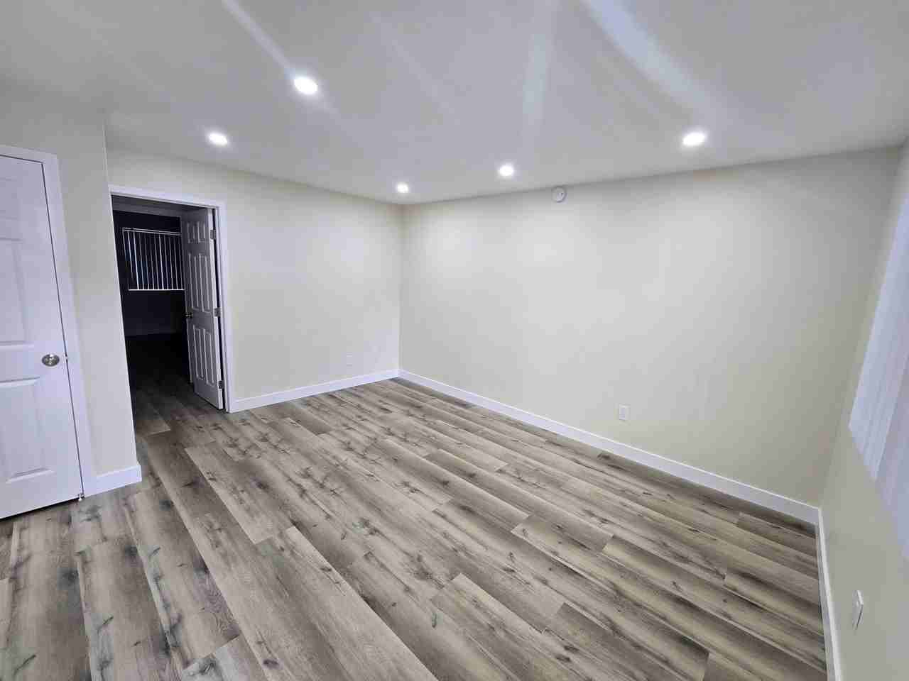 12th220 - Photo 2 of 34