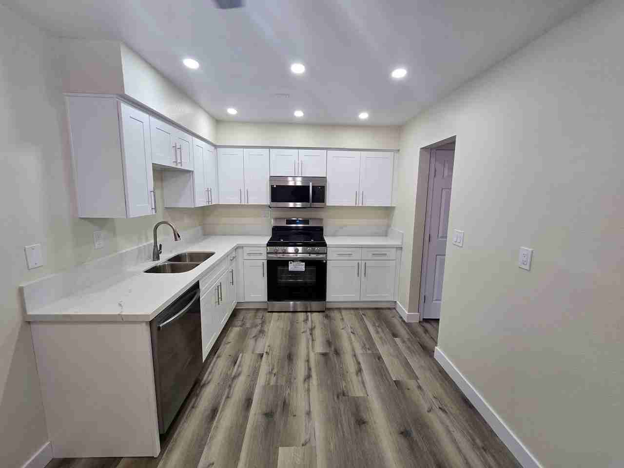 12th220 - Photo 4 of 34