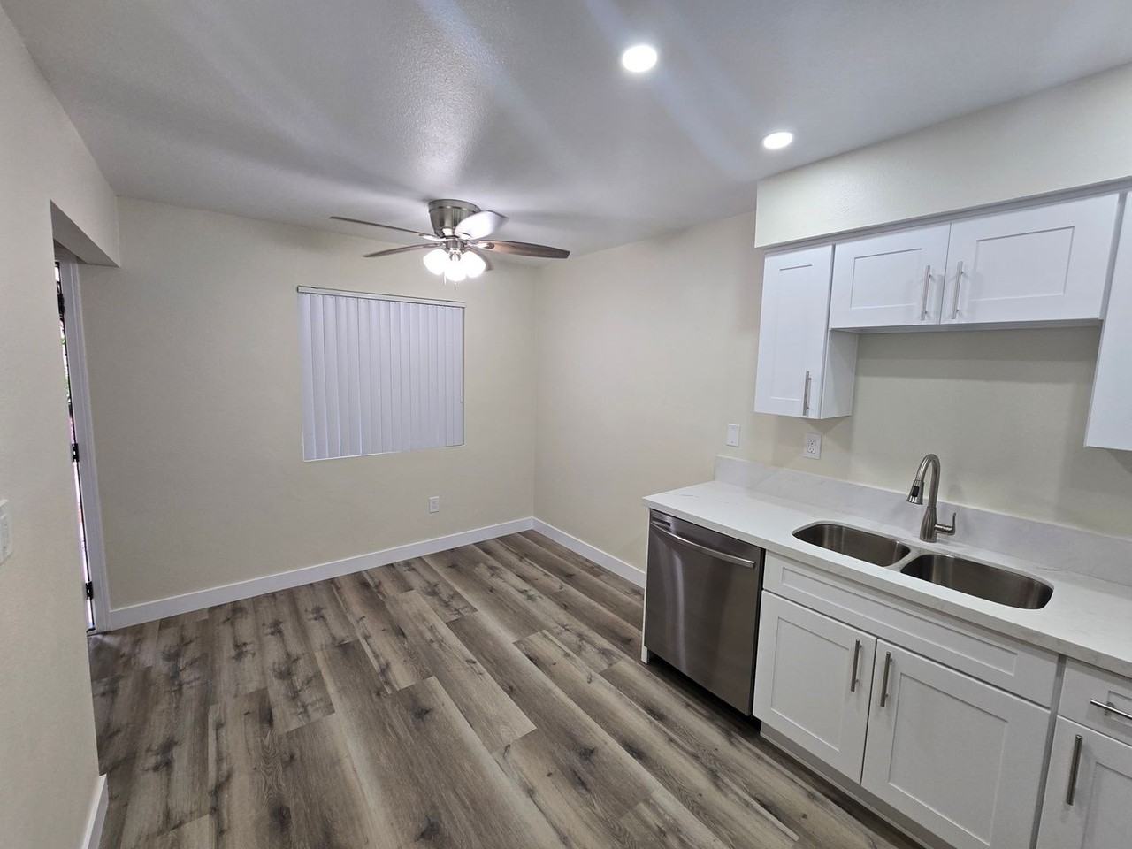 12th220 - Photo 5 of 34