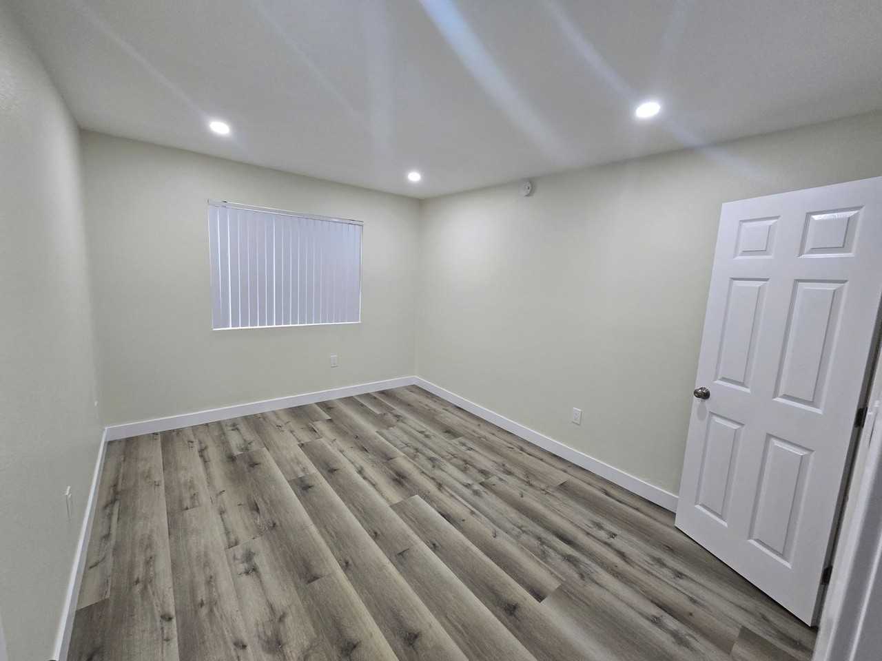 12th220 - Photo 7 of 34