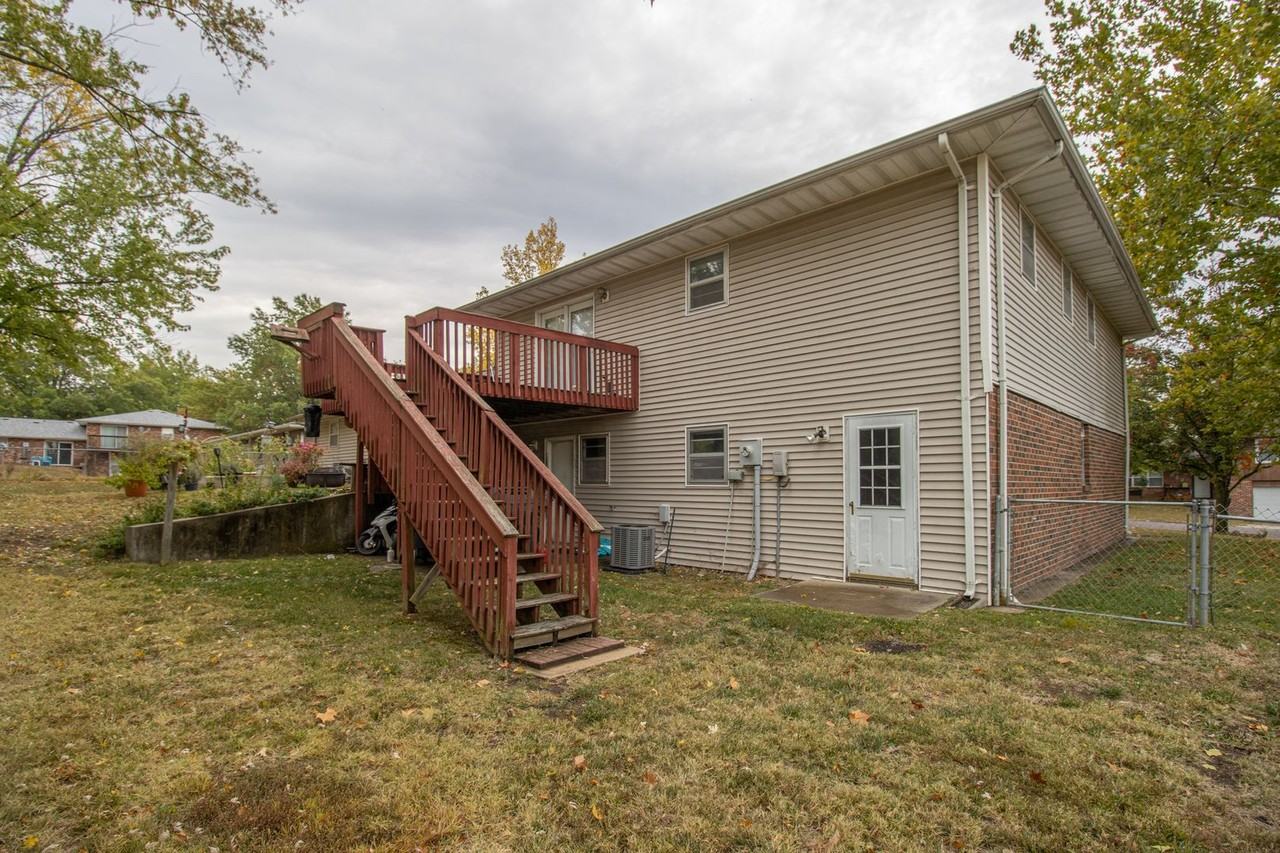 613-615 Pear Tree Circle - Photo 2 of 22