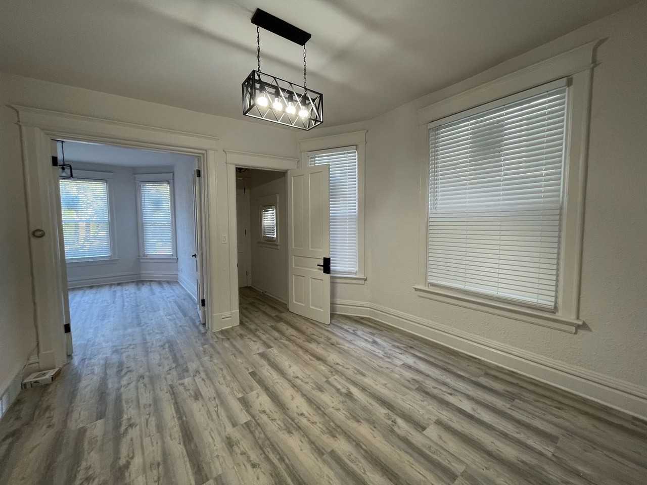 2521 N Murray Ave - Photo 2 of 7