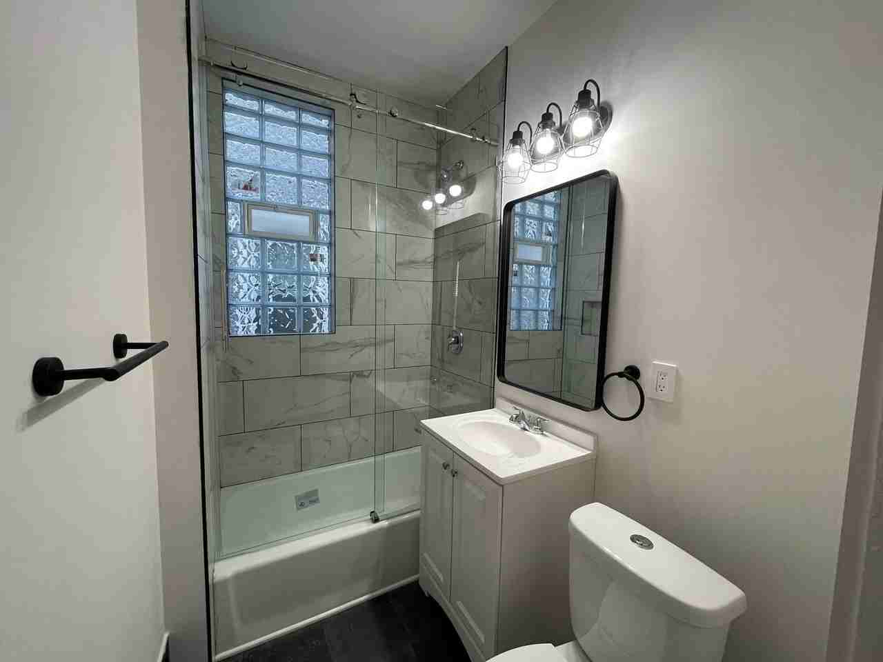 2521 N Murray Ave - Photo 4 of 7