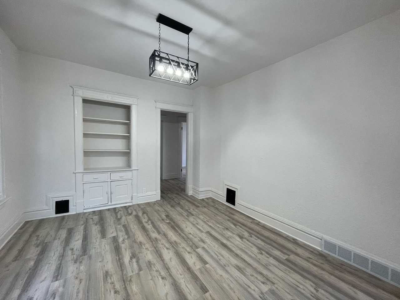 2521 N Murray Ave - Photo 5 of 7