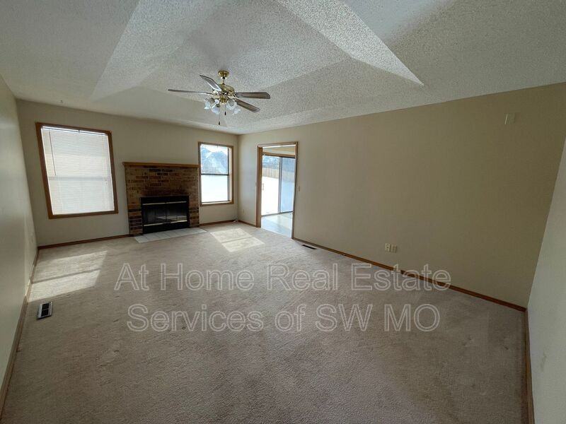 2908 W Swan St - Photo 2 of 8