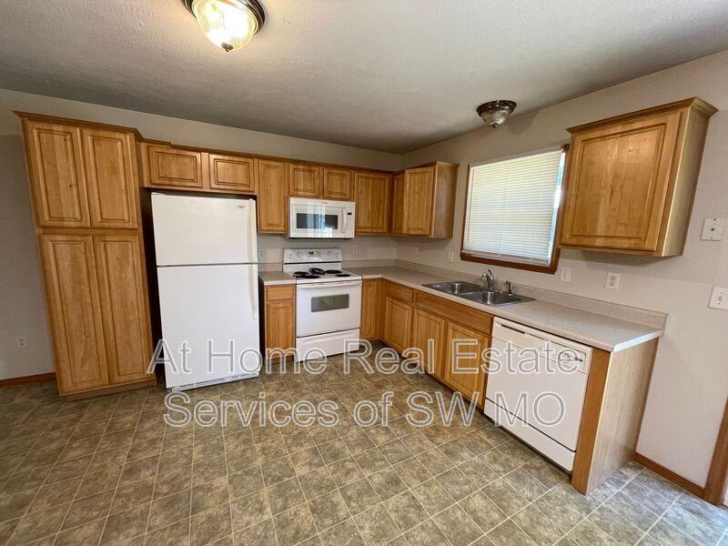 3735 W Lombard St - Photo 4 of 10