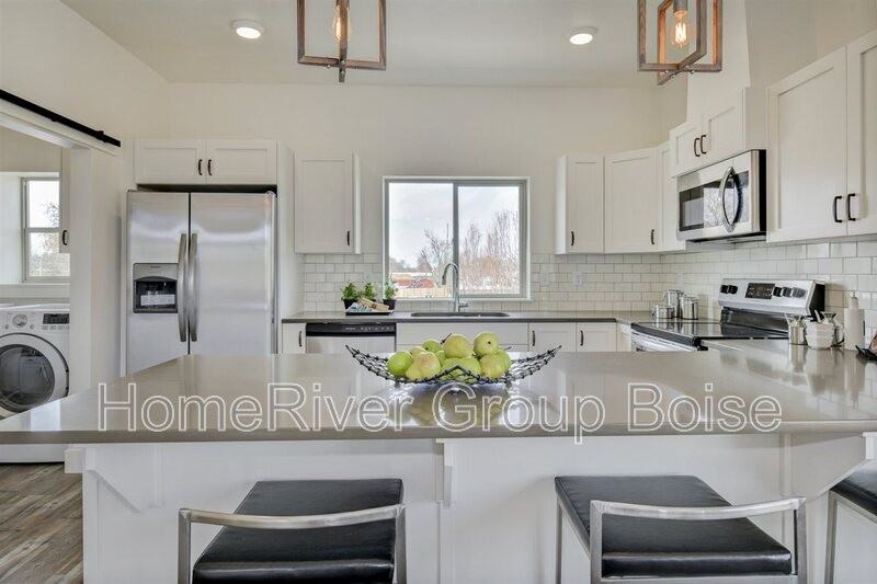 437 E Trackstand Ln - Photo 3 of 22