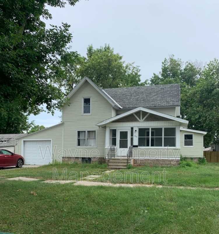 515 Northeast 1st Street - Photo 4 of 38