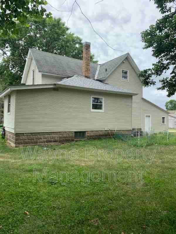 515 Northeast 1st Street - Photo 5 of 38