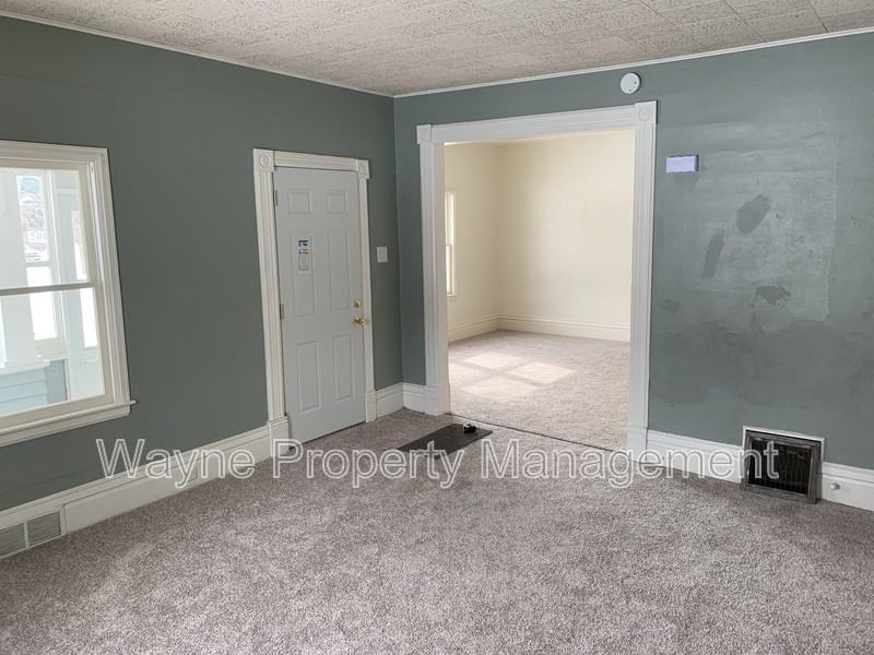 515 Northeast 1st Street - Photo 6 of 38