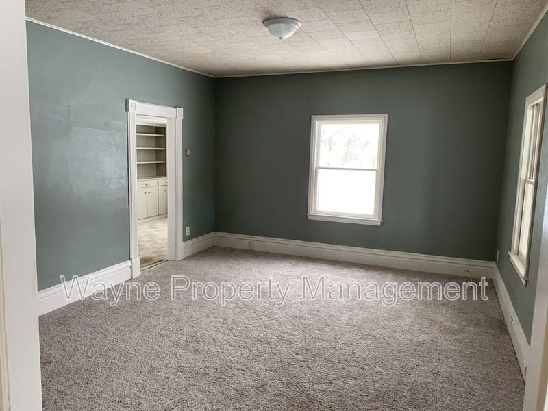 515 Northeast 1st Street - Photo 7 of 38