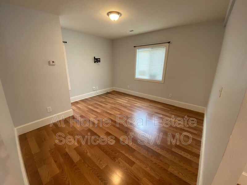 617 S Fort Ave - Photo 5 of 15