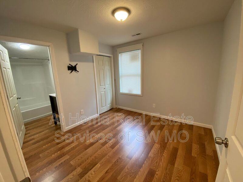 617 S Fort Ave - Photo 6 of 15