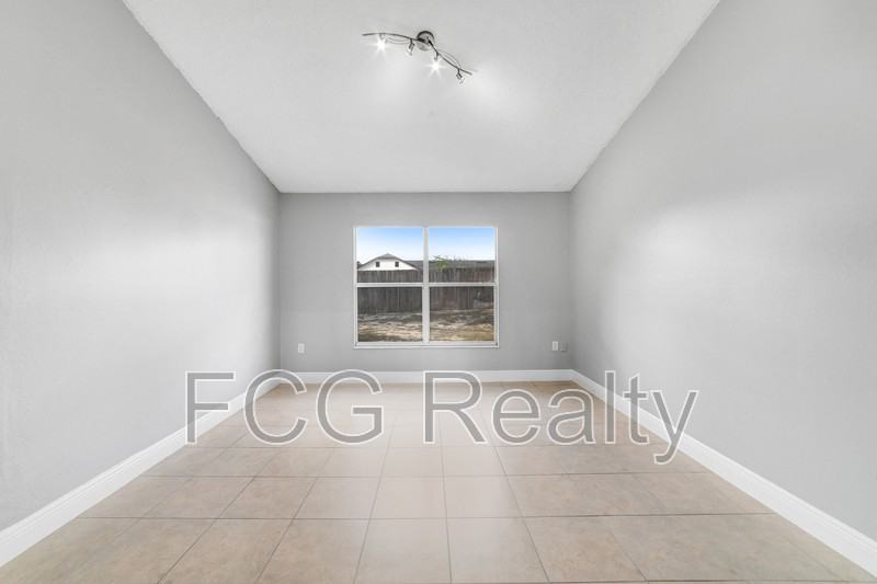 228 Mango Ct - Photo 3 of 12