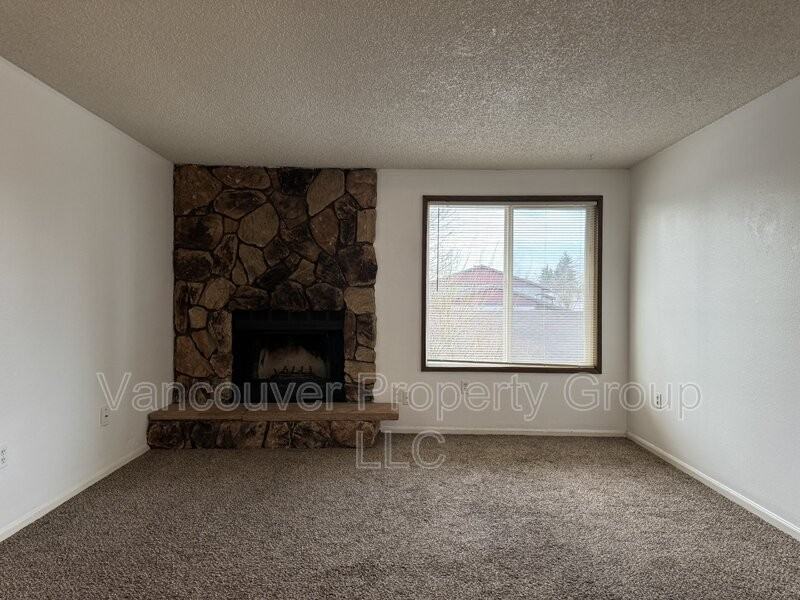 5415 Ne 34th St - Photo 2 of 13