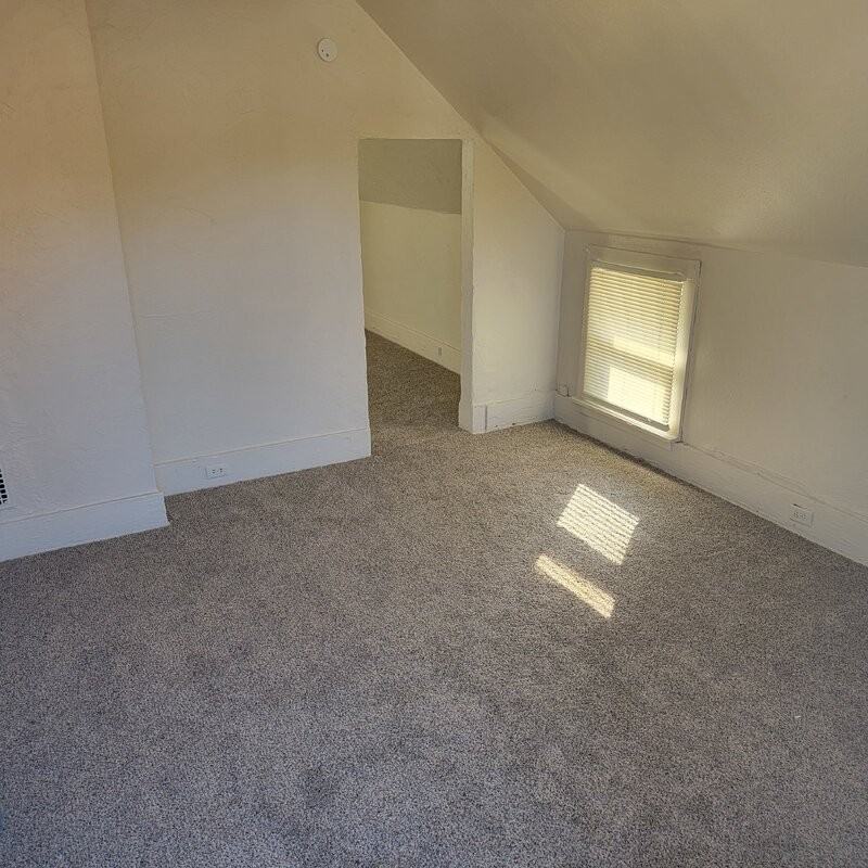 2220 E Walnut St #3 - Photo 4 of 30