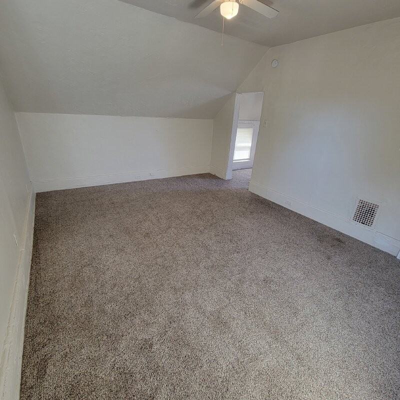 2220 E Walnut St #3 - Photo 3 of 30