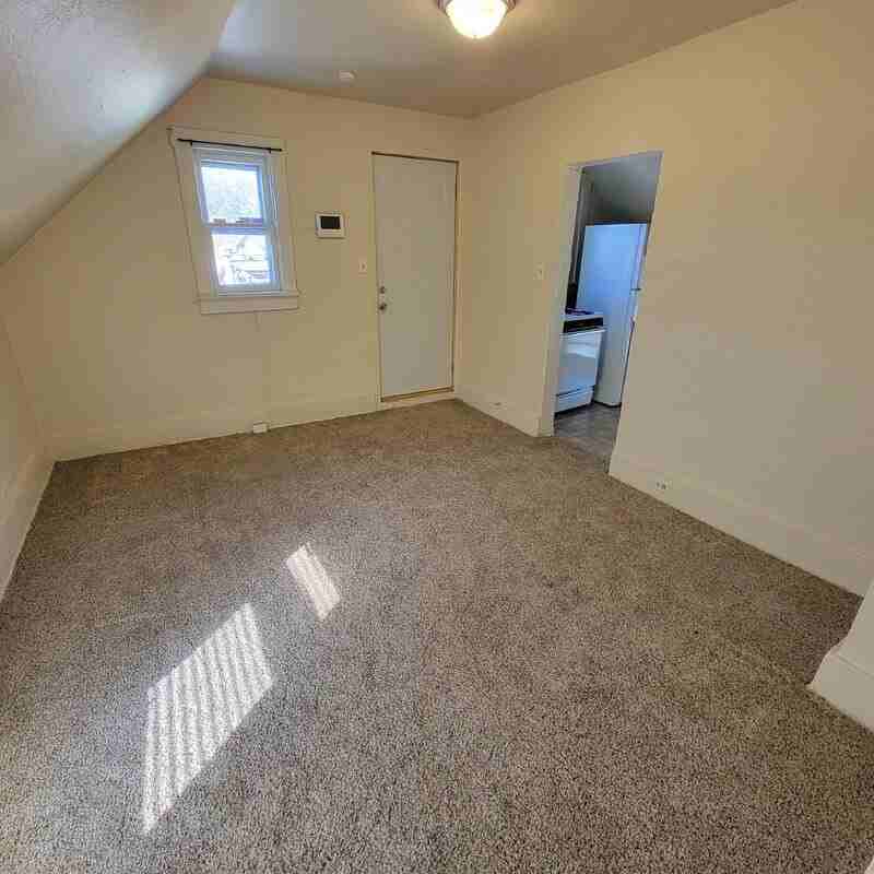 2220 E Walnut St #3 - Photo 5 of 30
