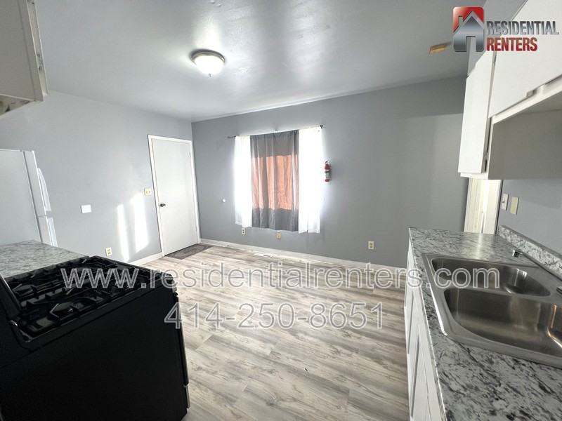 6335 N 105th St - Photo 2 of 18