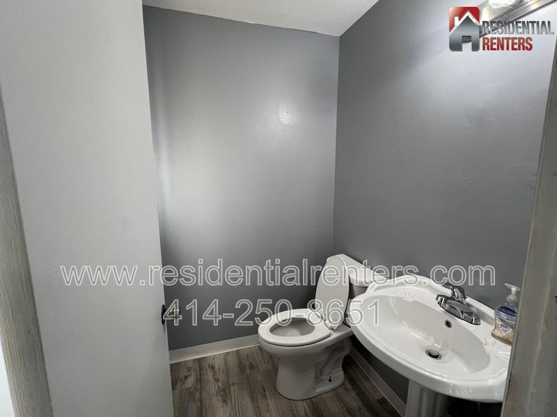 6335 N 105th St - Photo 3 of 18