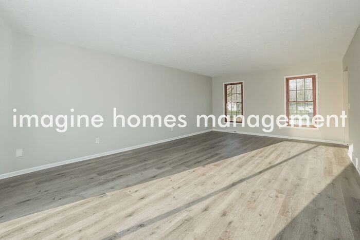 7855 Chillicothe Rd - Photo 3 of 18