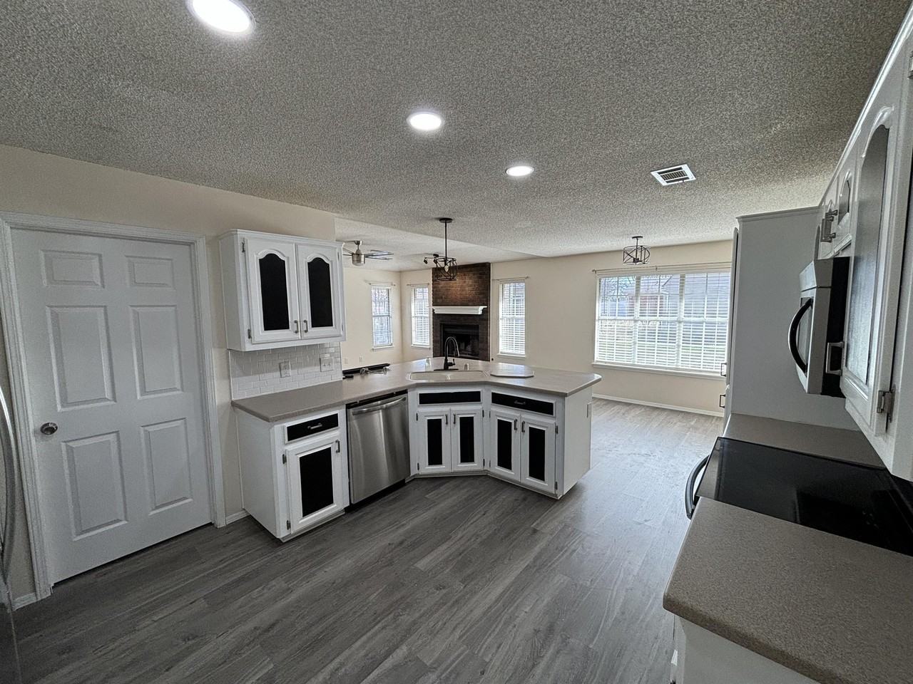 8812 Skypark Dr #1 - Photo 4 of 17