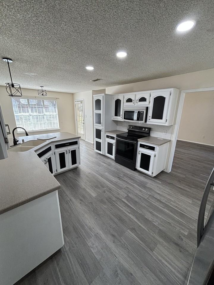 8812 Skypark Dr #1 - Photo 5 of 17