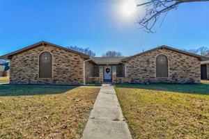 featured image of 905 Ne Dove Ln #1