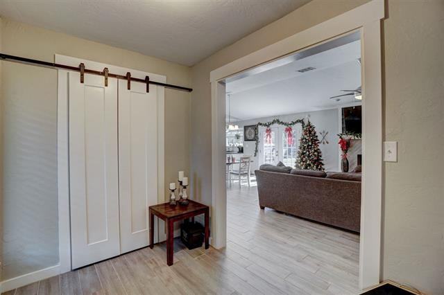 905 Ne Dove Ln #1 - Photo 3 of 46