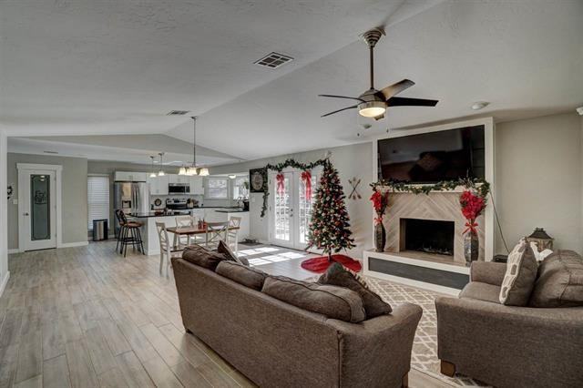 905 Ne Dove Ln #1 - Photo 4 of 46