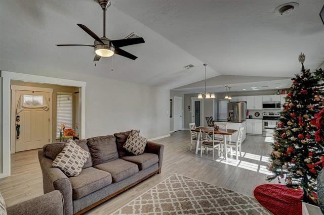 905 Ne Dove Ln #1 - Photo 6 of 46