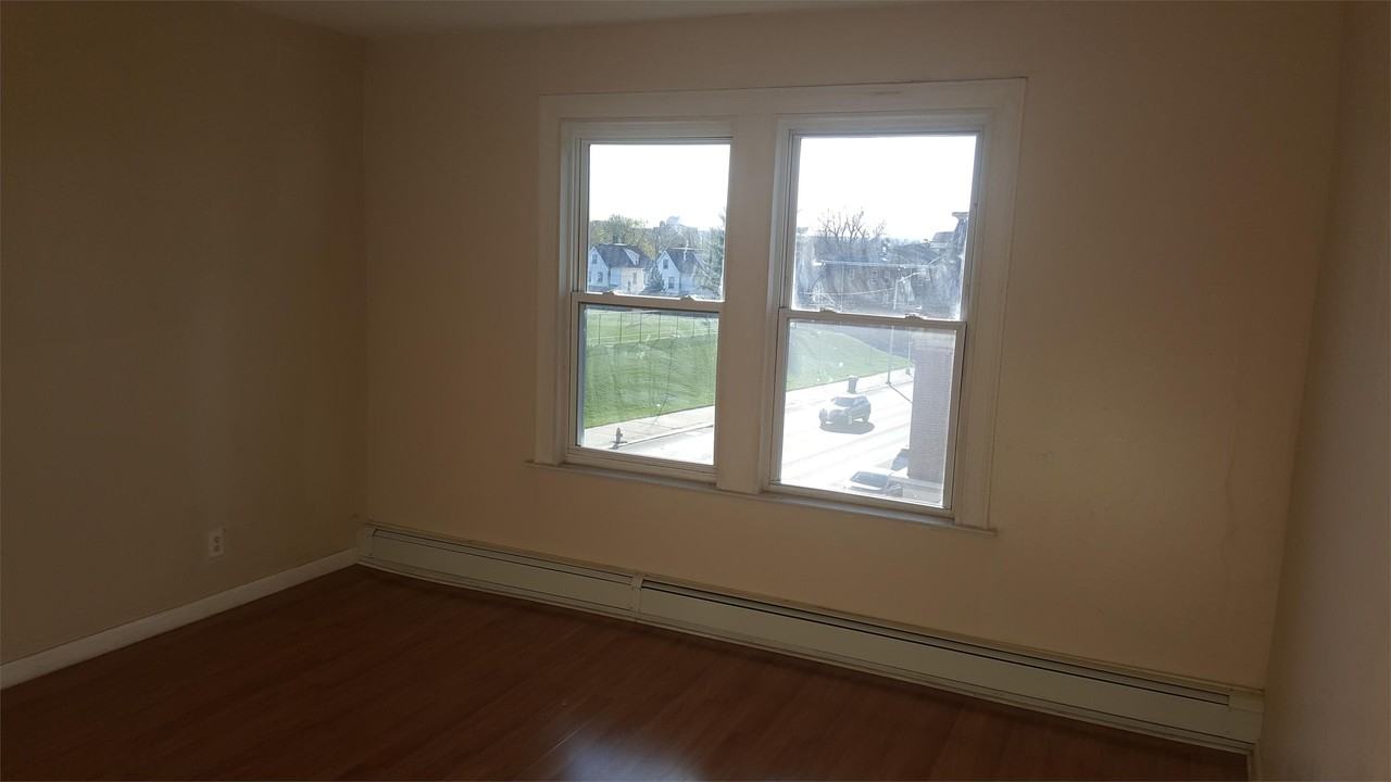 254 Albany Ave - Photo 7 of 18