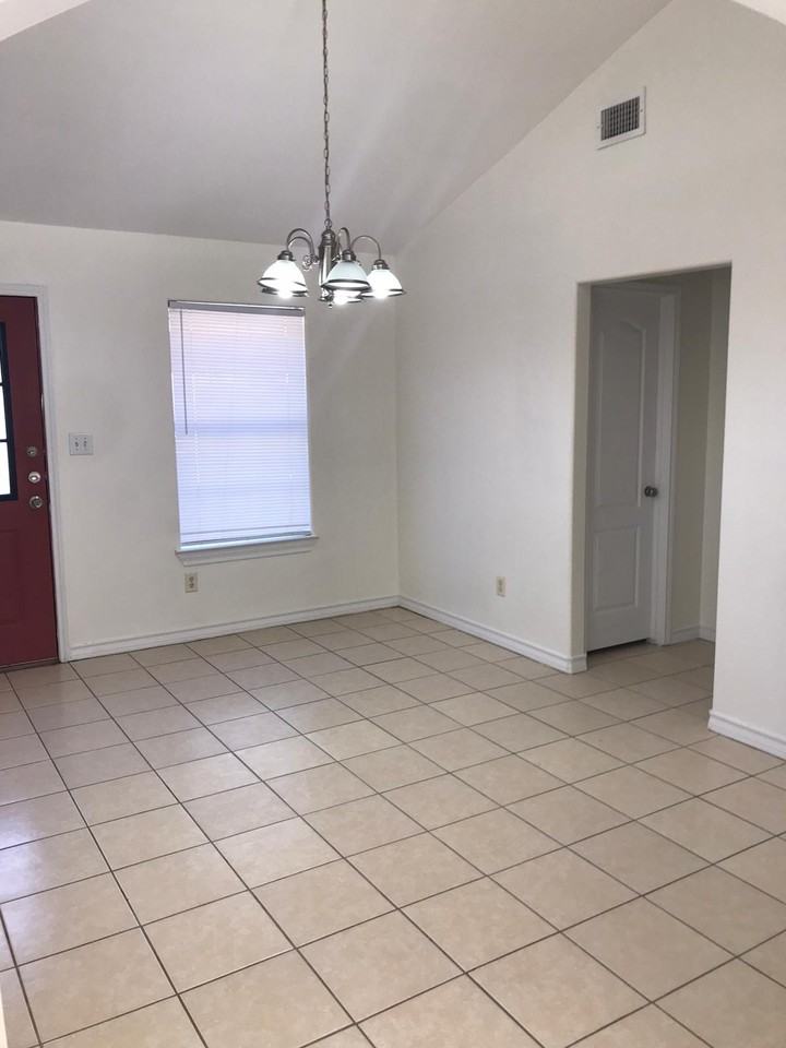 2101 Bahamas Dr #3 - Photo 7 of 21