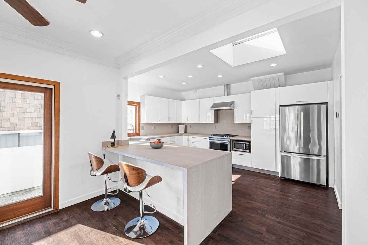124 15th St #B - Photo 5 of 24