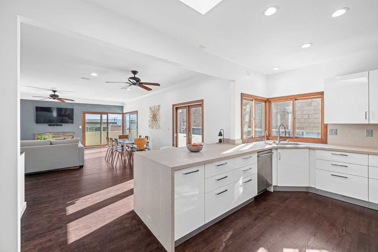 124 15th St #B - Photo 6 of 24