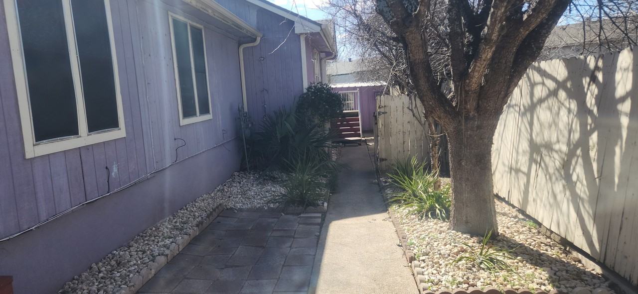 605 E Applegate Dr #B - Photo 3 of 20