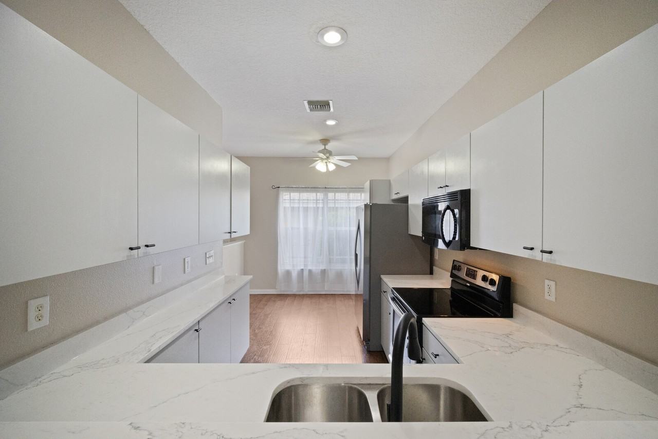 18505 Pebble Lake Ct - Photo 2 of 43