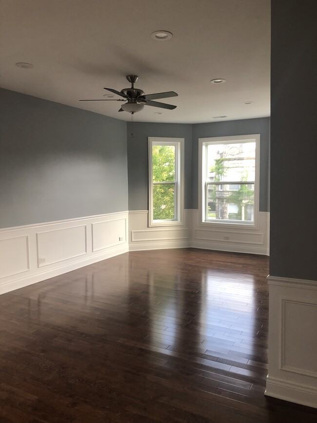 3852 W Monroe St #NA - Photo 3 of 9