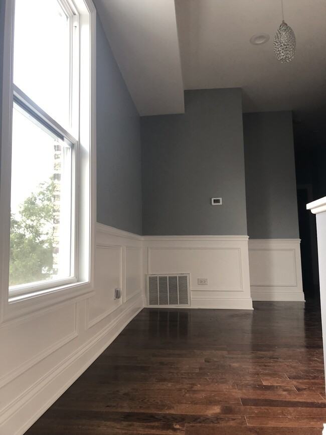 3852 W Monroe St #NA - Photo 4 of 9